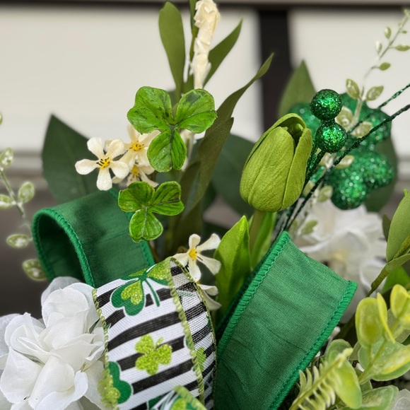 Festive Green St. Patrick's Day Hat Wreath - Picture 7 of 8